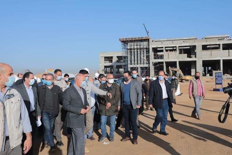 وزير النقل يتابع معدلات تنفيذ مشروعات القطار الكهربائ LRT